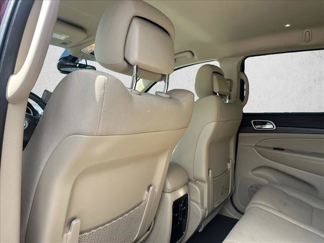 Used 2019 Jeep Grand Cherokee Laredo w/ 18" Wheel & 8.4" Radio Group AWD/4WD image 23