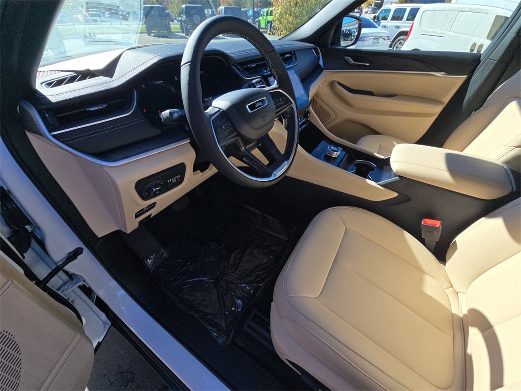 New 2025 Jeep Grand Cherokee Limited image 17