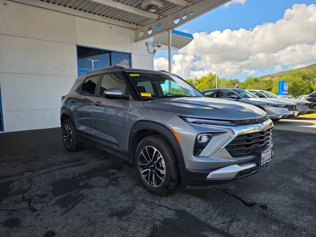 Used 2024 Chevrolet TrailBlazer LT w/ Driver Confidence Package FWD image 3