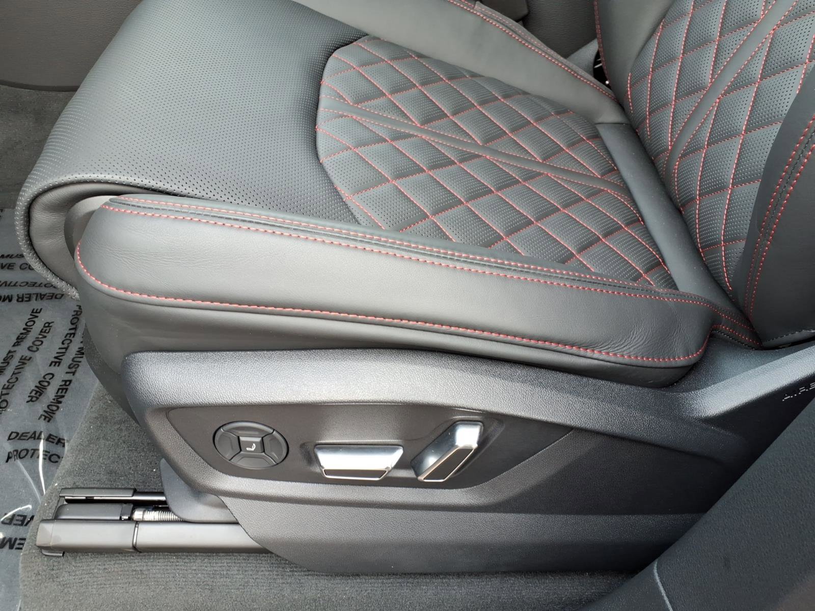 New 2026 Audi SQ8 Prestige image 13