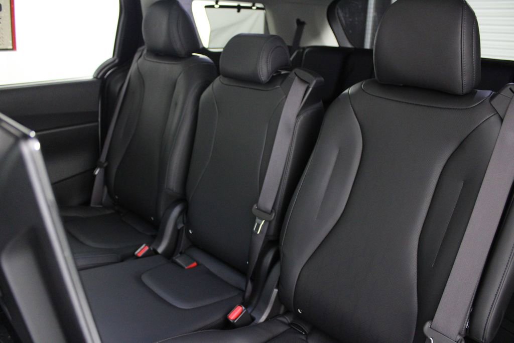 Used 2025 Kia Carnival SX image 21