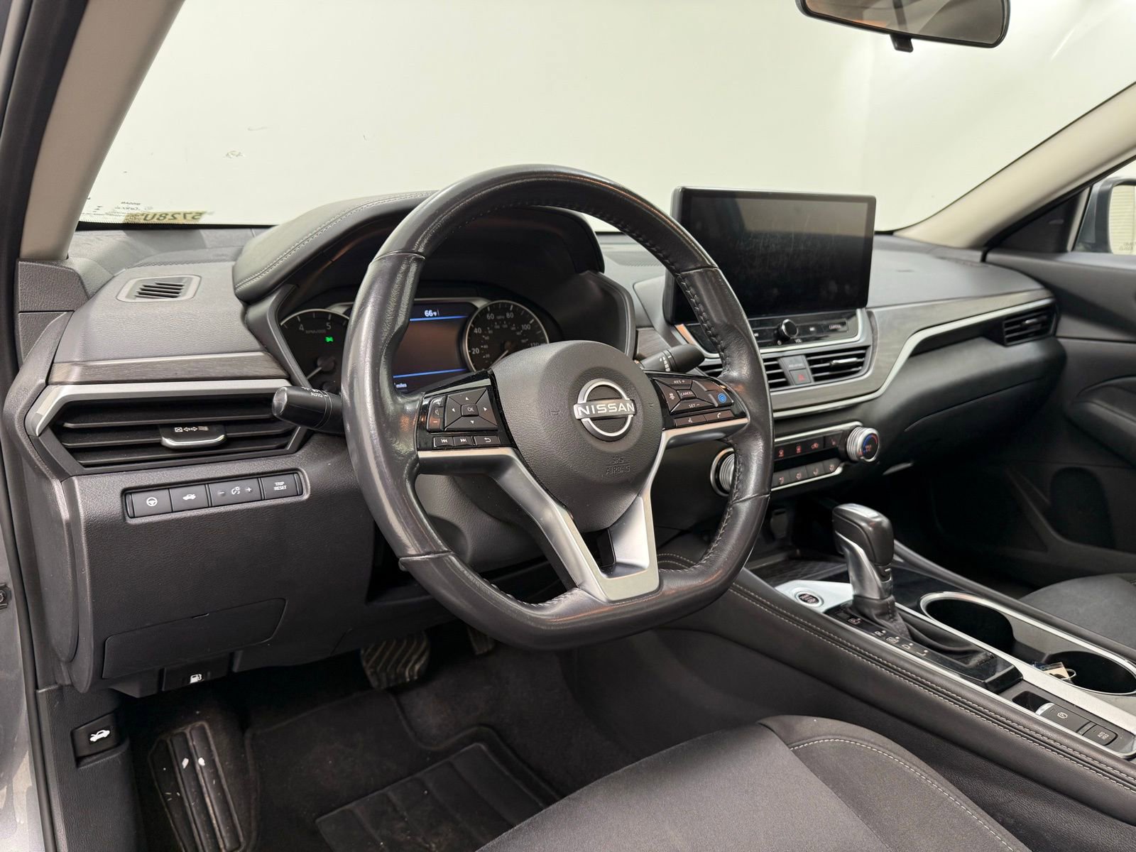 Used 2024 Nissan Altima 2.5 SV w/ SV Premium Package image 13