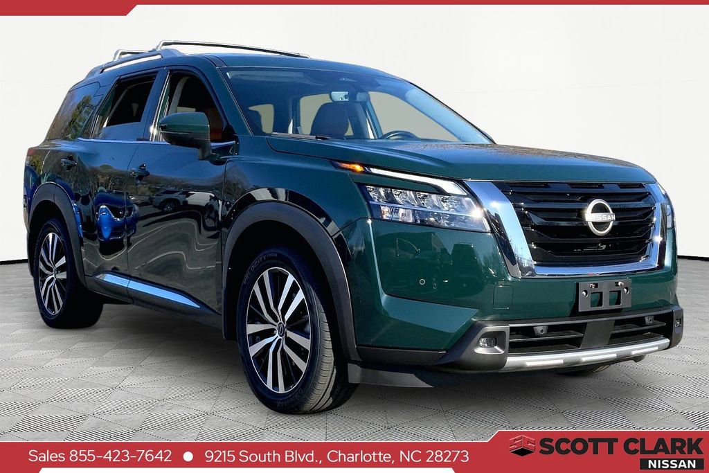 Used 2024 Nissan Pathfinder Platinum image 1