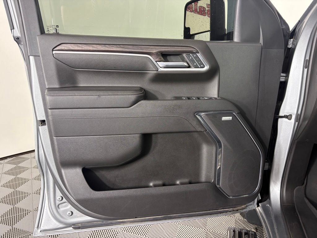 Used 2023 Chevrolet Silverado 1500 LTZ w/ LTZ Premium Package AWD/4WD image 18