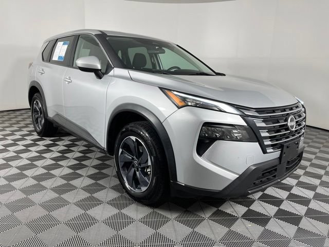 Used 2024 Nissan Rogue SV FWD image 3