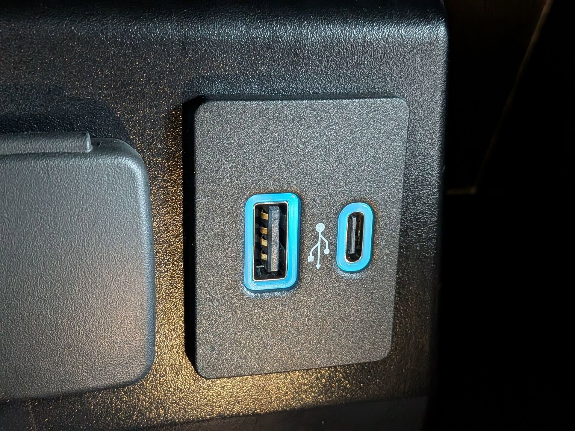 Used 2023 Ford Explorer XLT image 26