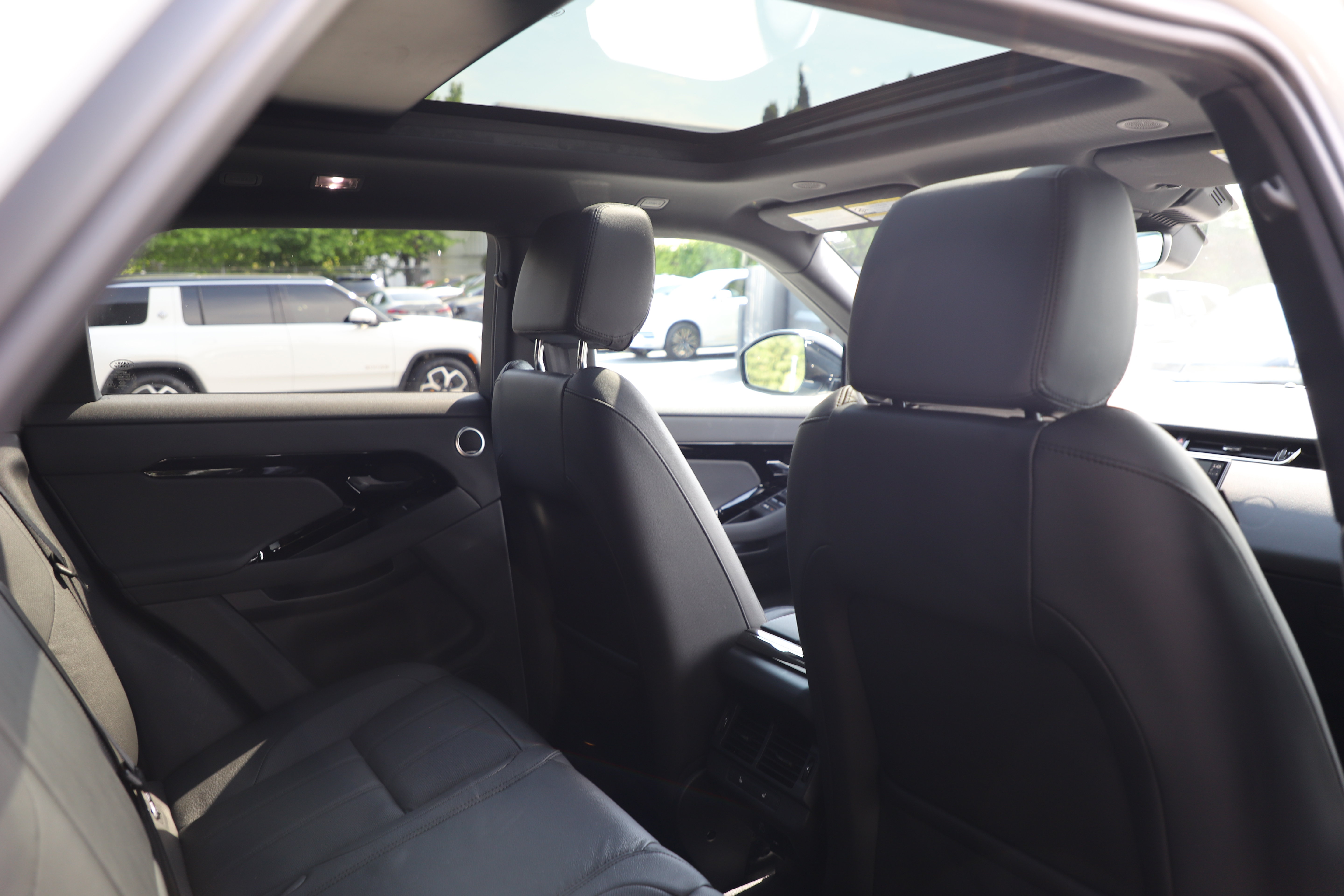 Used 2024 Land Rover Range Rover Evoque S AWD/4WD image 11