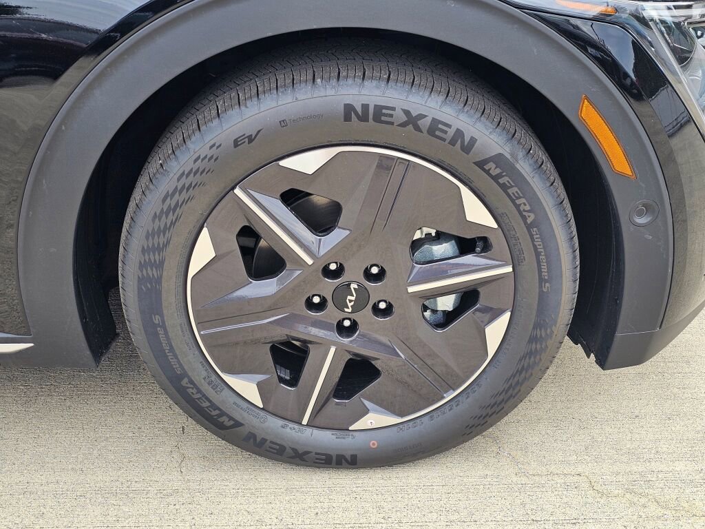 New 2025 Kia EV6 Light w/ Light LR Technology Package image 29