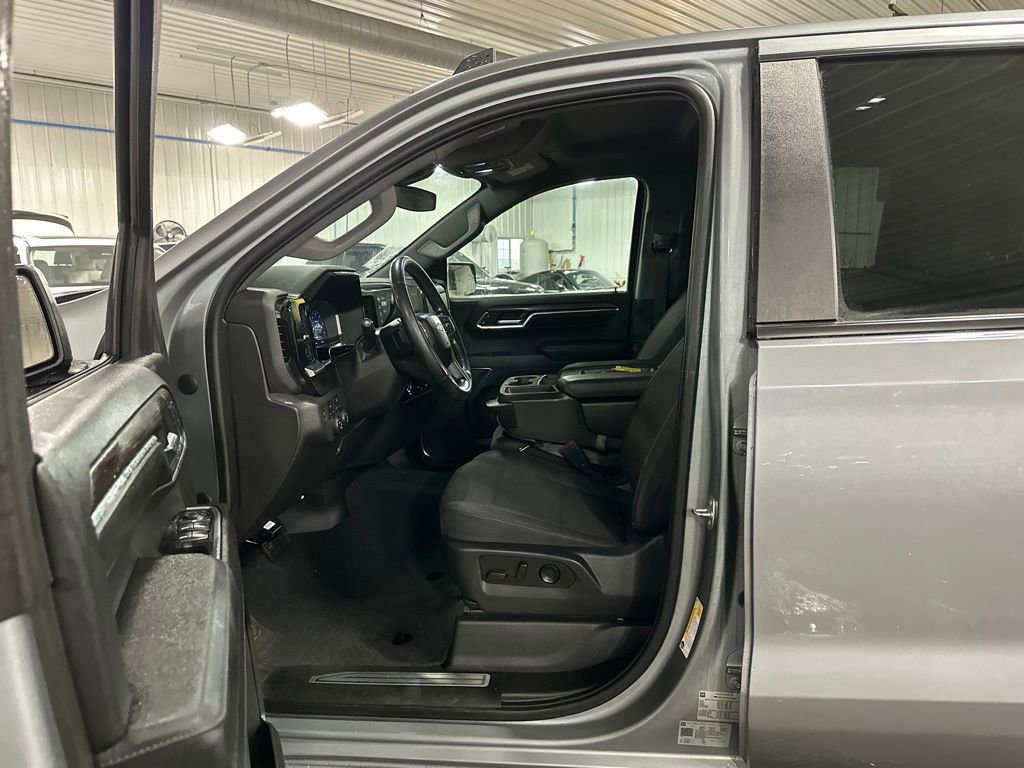 Used 2023 Chevrolet Silverado 1500 LT image 10