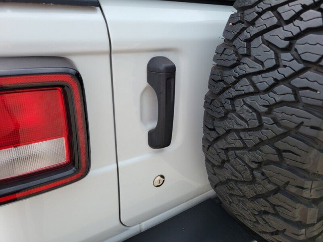 Used 2020 Jeep Wrangler Unlimited Sahara image 8