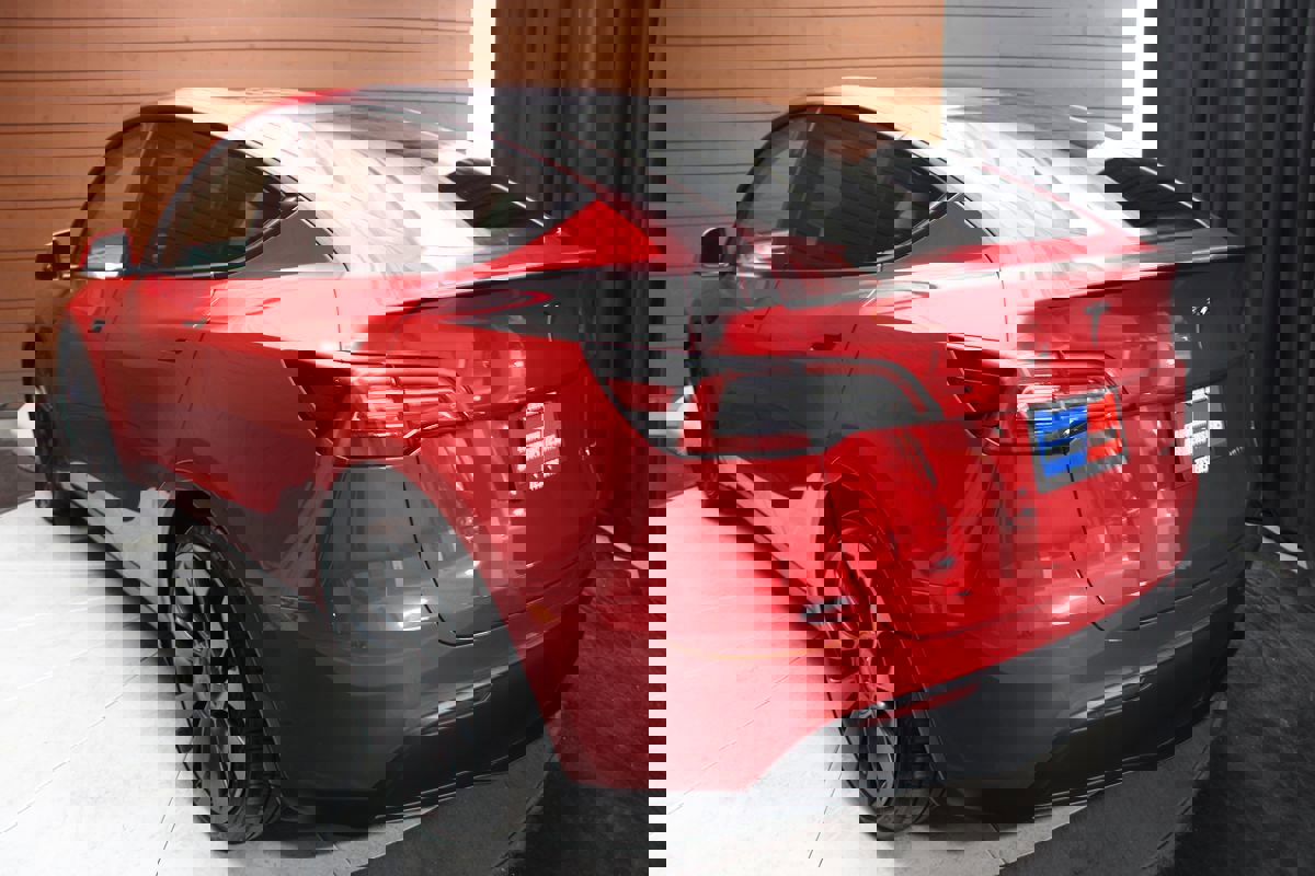 Used 2023 Tesla Model Y Performance image 10