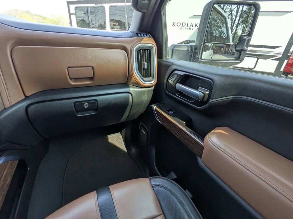 Used 2021 Chevrolet Silverado 2500 High Country w/ Z71 Off-Road Package image 17