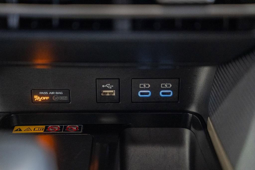 Used 2025 Toyota Camry SE image 23