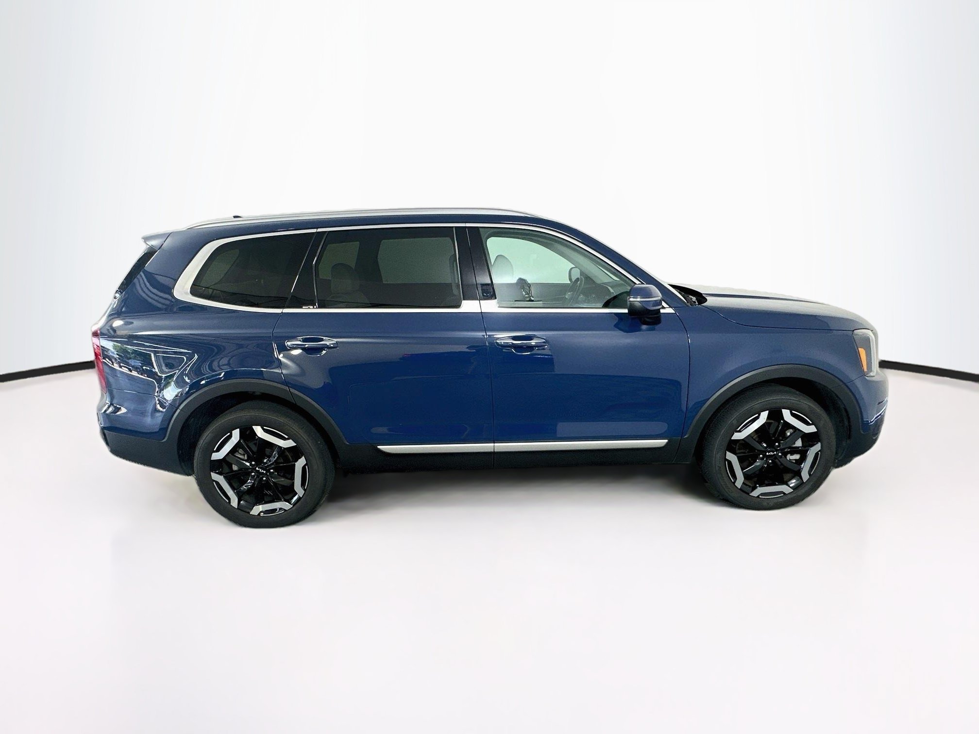 Used 2025 Kia Telluride S FWD image 10