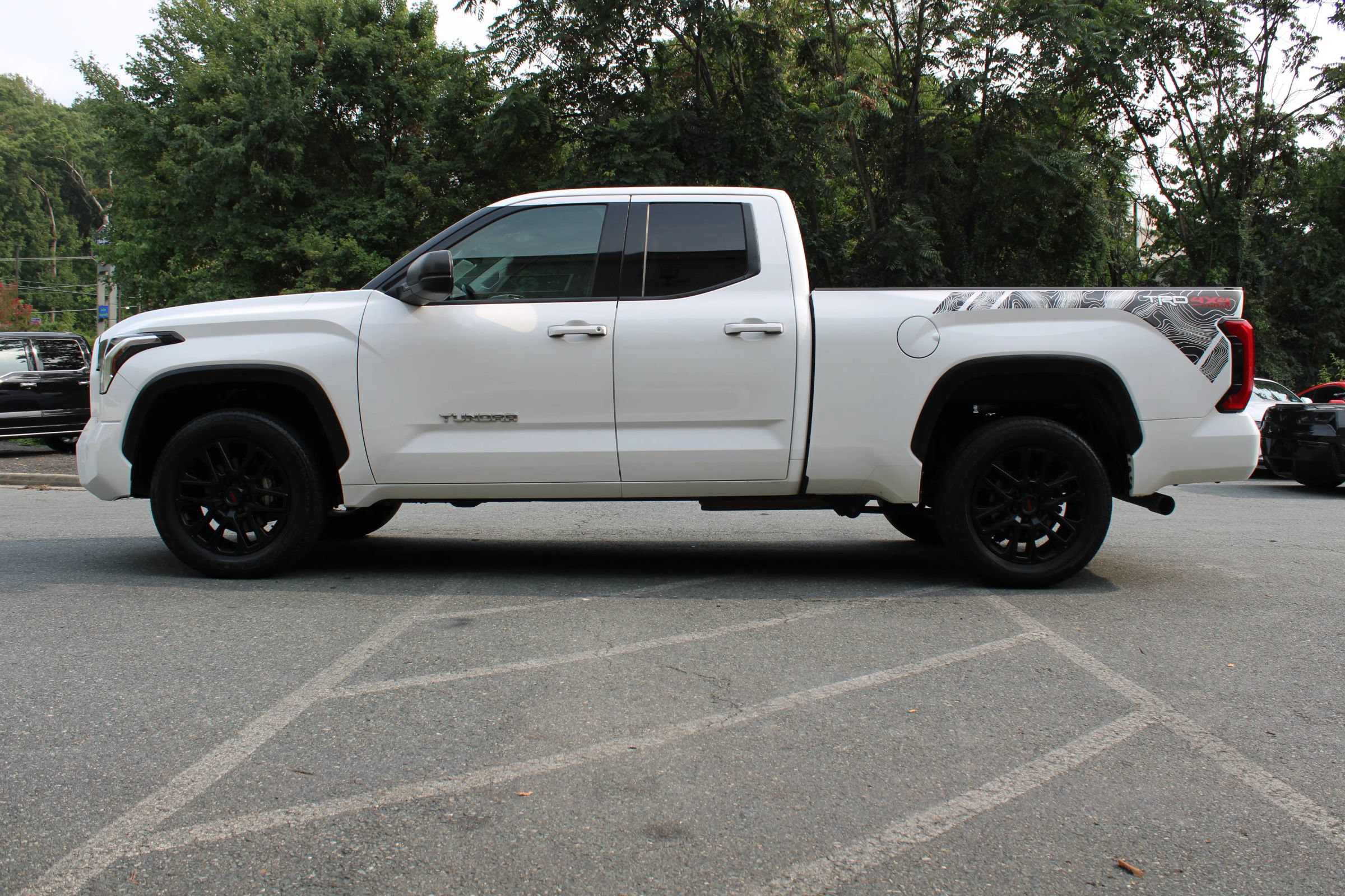 Used 2022 Toyota Tundra SR5 w/ SR5 Premium Package AWD/4WD image 24