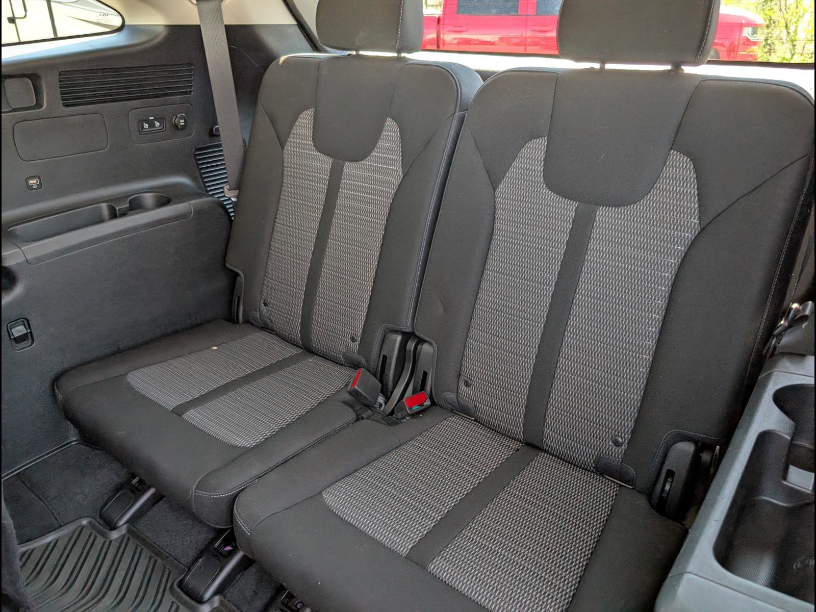 Used 2023 Kia Sorento LX image 17