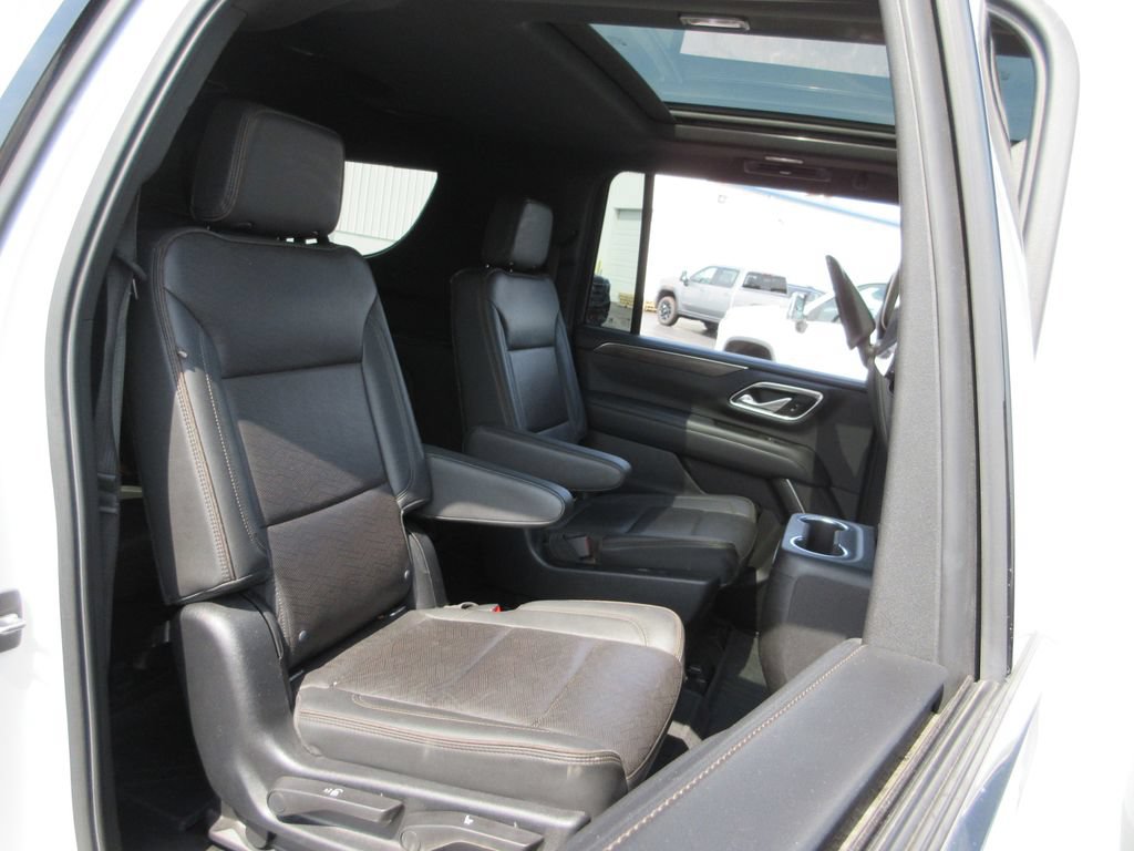 Used 2021 Chevrolet Suburban High Country w/ Premium Package 2 AWD/4WD image 28