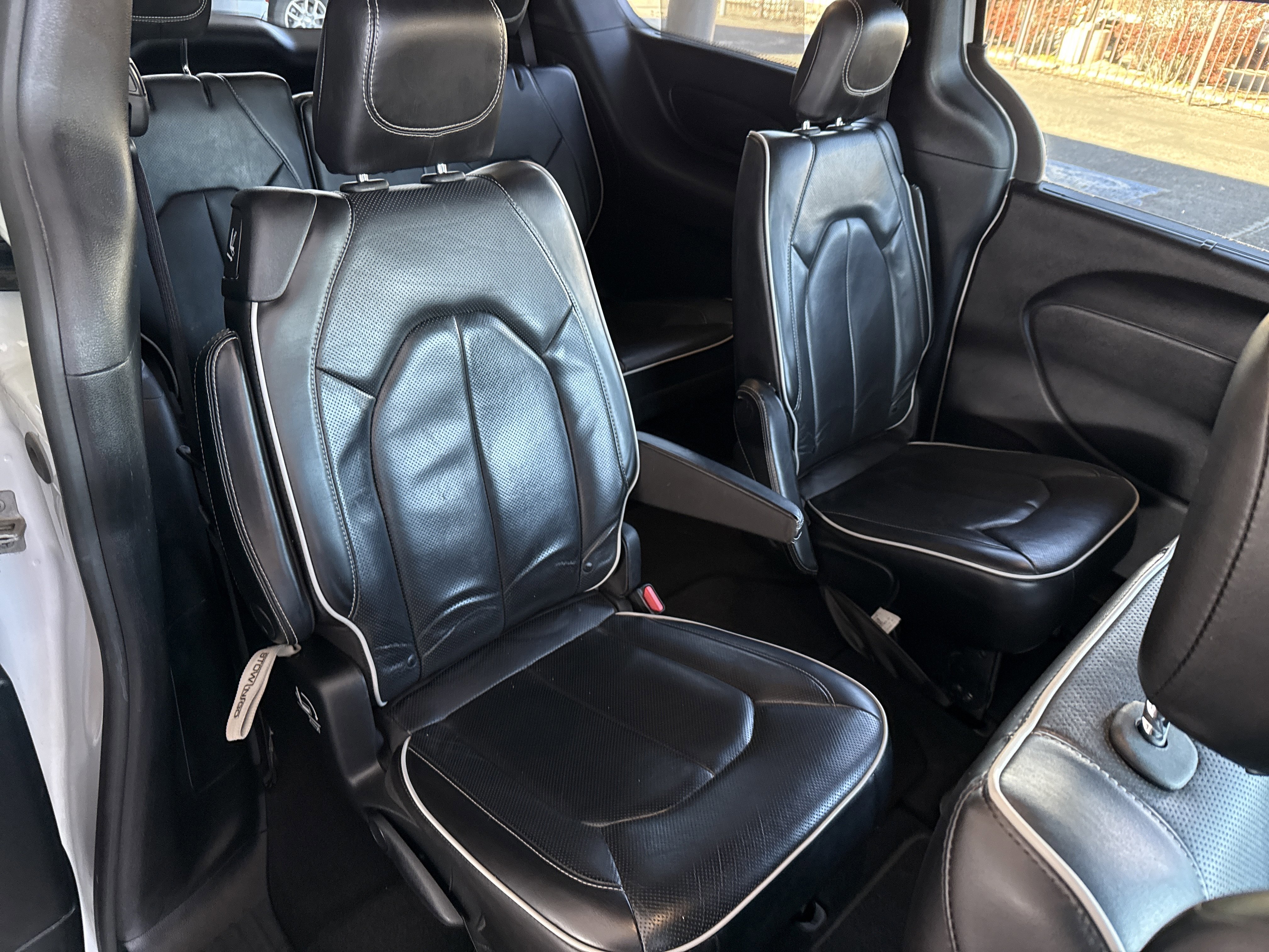 Used 2021 Chrysler Pacifica Limited w/ S Appearance Package image 15