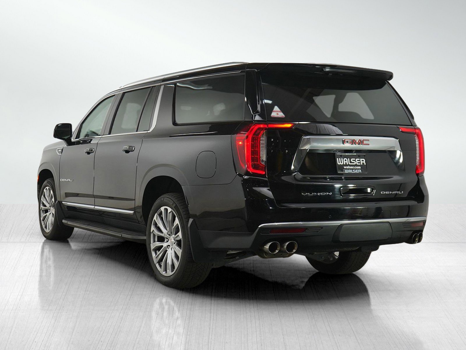 Used 2022 GMC Yukon XL Denali AWD/4WD image 3