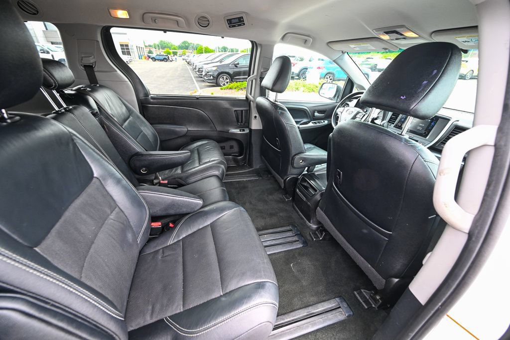 Used 2017 Toyota Sienna SE FWD image 28