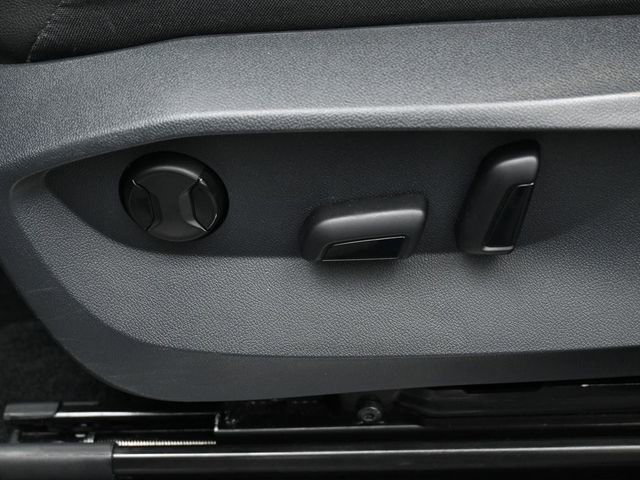 Used 2022 Volkswagen Tiguan SE R-Line image 10