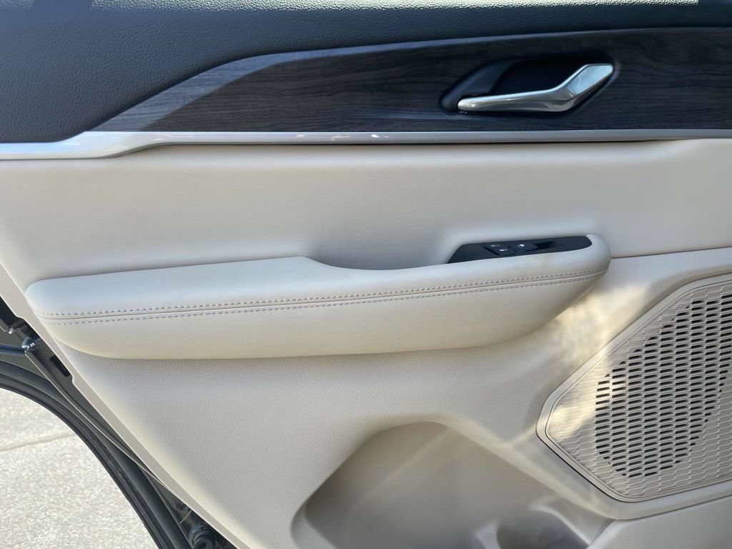 Certified 2025 Jeep Grand Cherokee Limited w/ Luxury Tech Group II AWD/4WD image 25