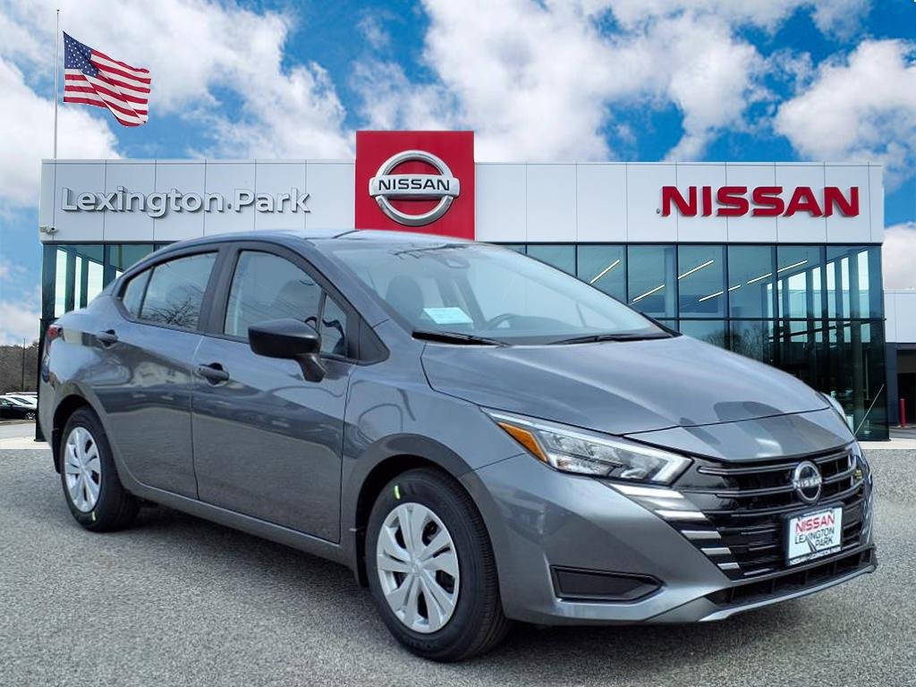 Used 2025 Nissan Versa S w/ Trunk Package