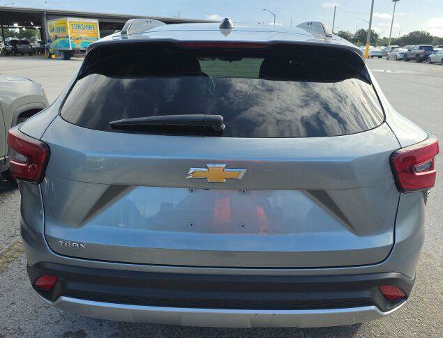 Used 2024 Chevrolet Trax LT FWD image 3
