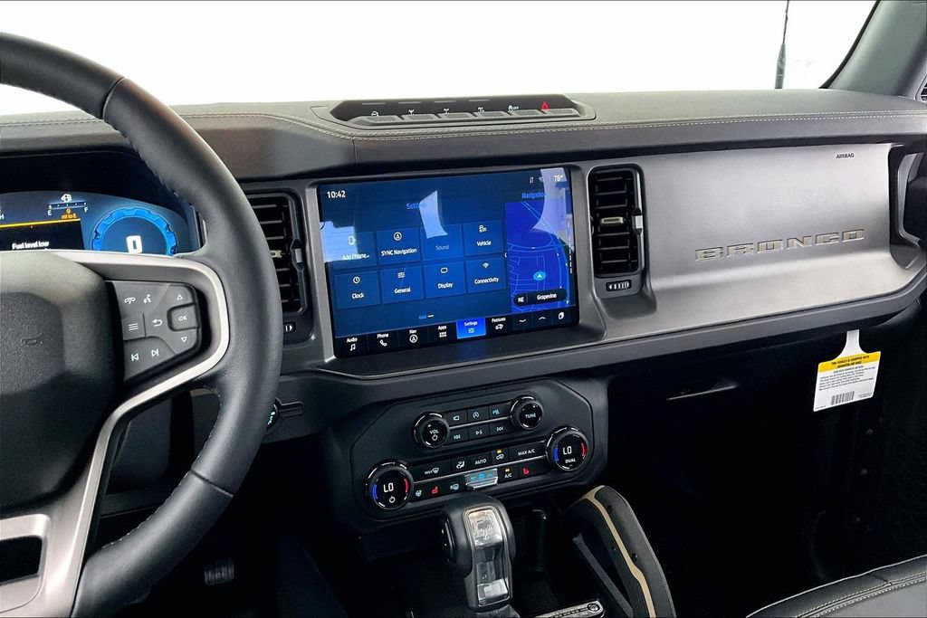 Used 2025 Ford Bronco Badlands AWD/4WD image 8
