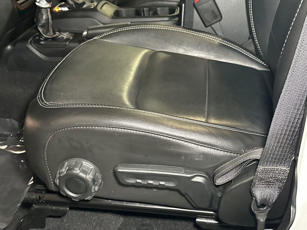 Used 2023 Jeep Wrangler Unlimited Sahara w/ Cold Weather Group image 19