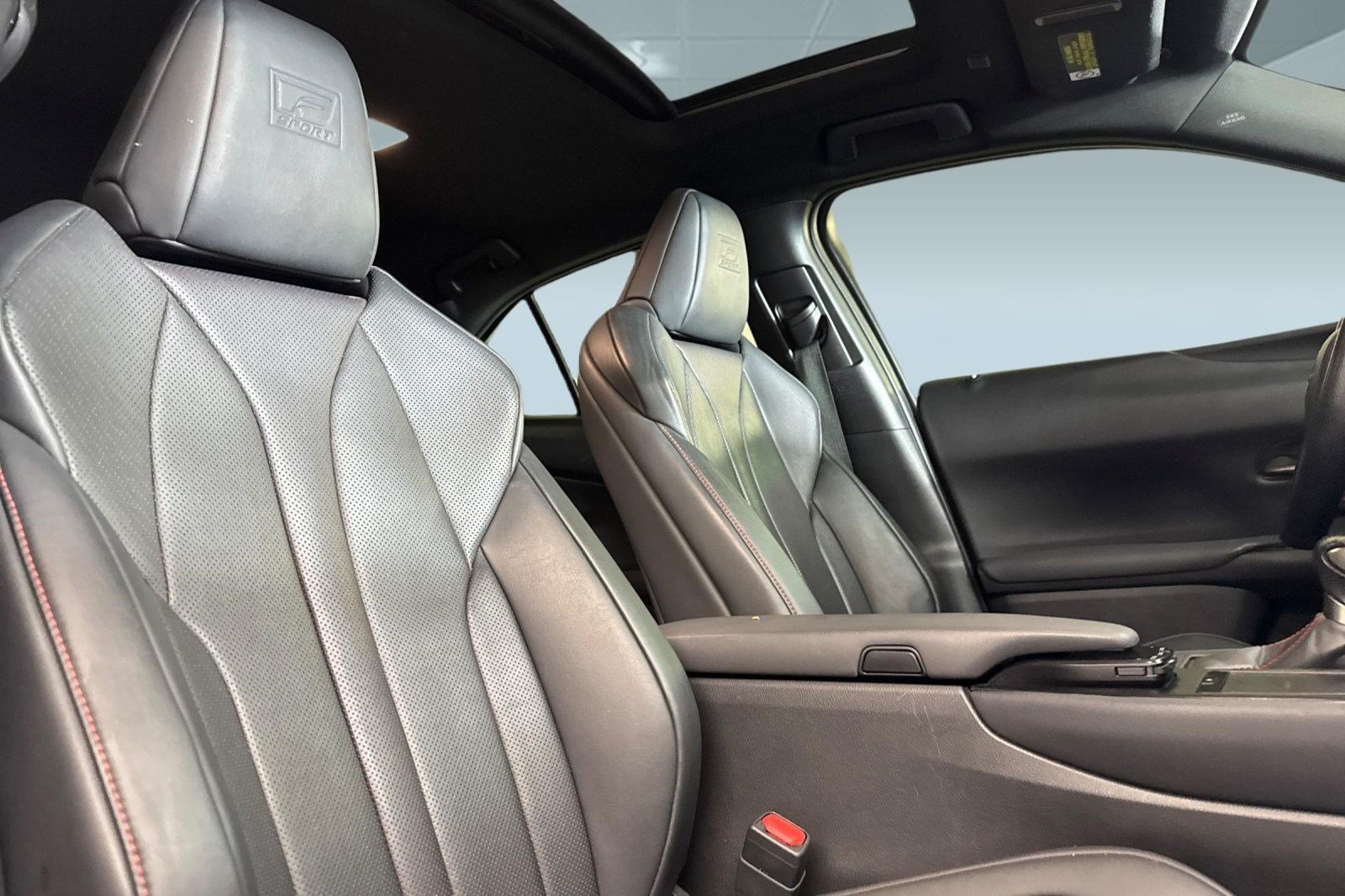 Used 2019 Lexus UX 250h F Sport AWD/4WD image 31