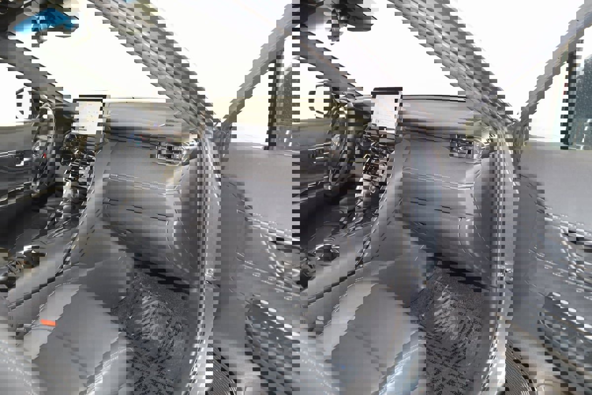 Used 2023 Toyota Venza XLE image 39