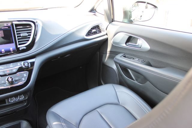 Used 2023 Chrysler Pacifica Touring-L w/ S Appearance Package AWD/4WD image 44