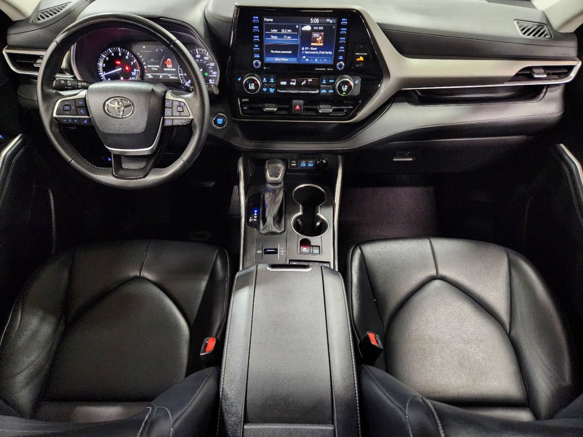 Used 2022 Toyota Highlander XLE FWD image 47