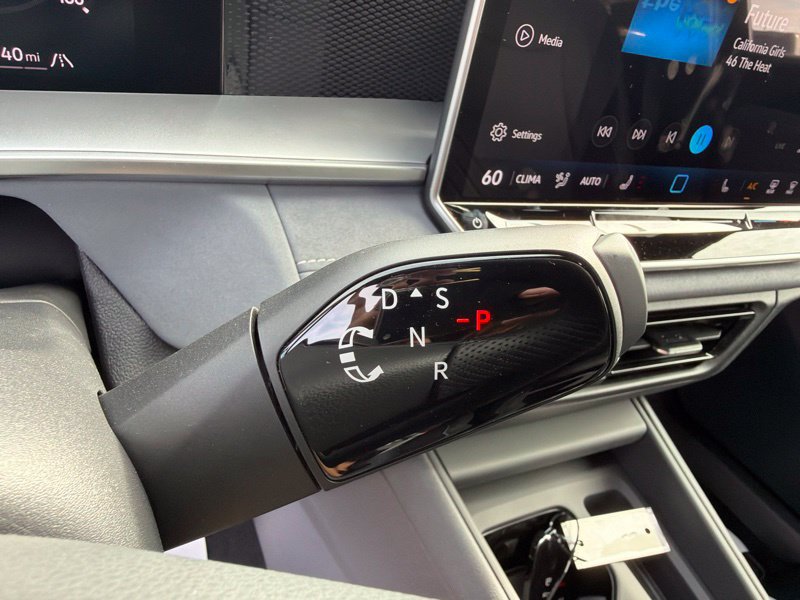 New 2026 Volkswagen Tiguan SE R-Line AWD/4WD image 30