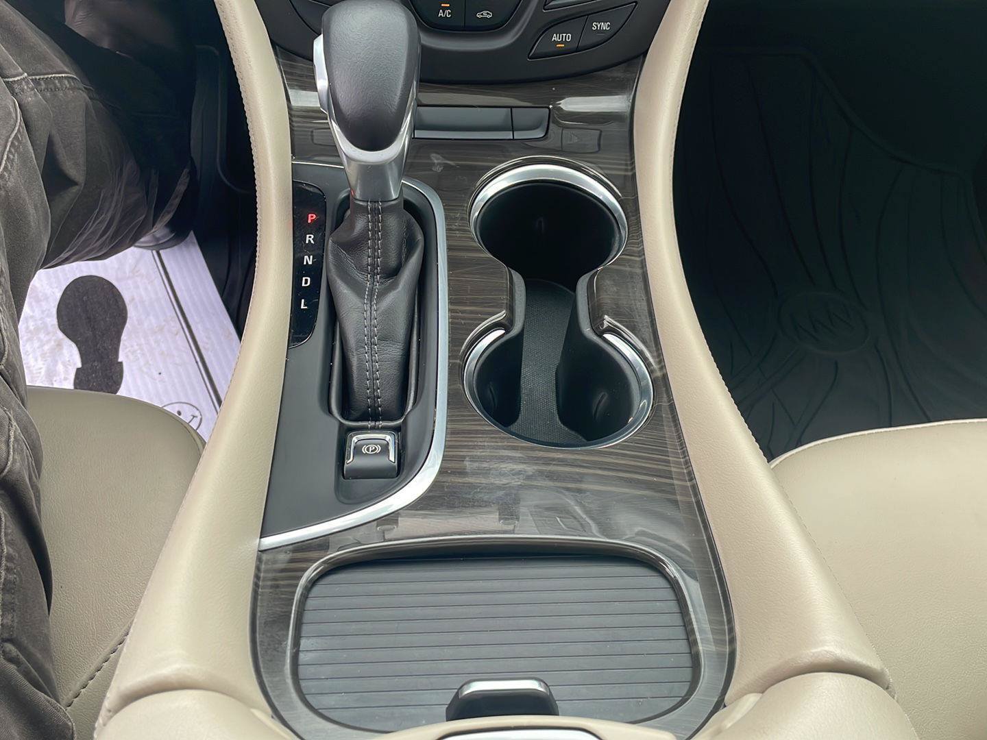 Used 2019 Buick Envision Premium AWD/4WD image 21