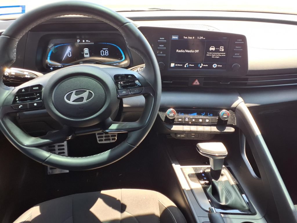 Used 2025 Hyundai Elantra Sport FWD image 12