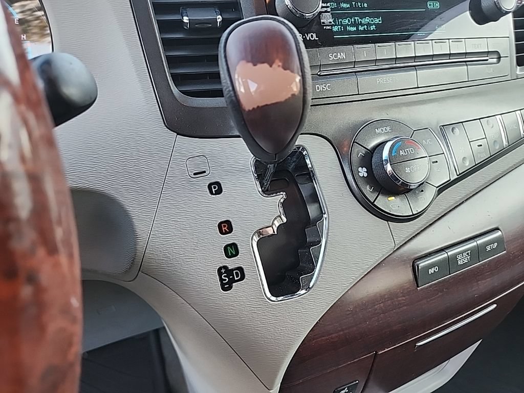 Used 2011 Toyota Sienna XLE FWD image 20