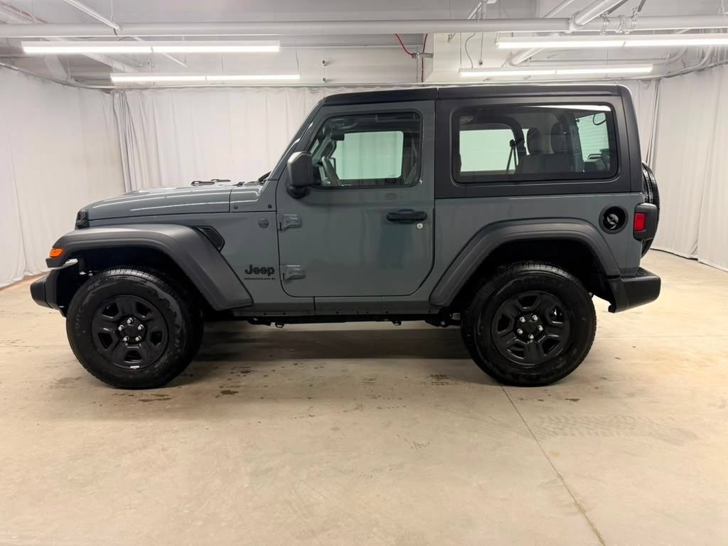 Used 2025 Jeep Wrangler Sport AWD/4WD image 9