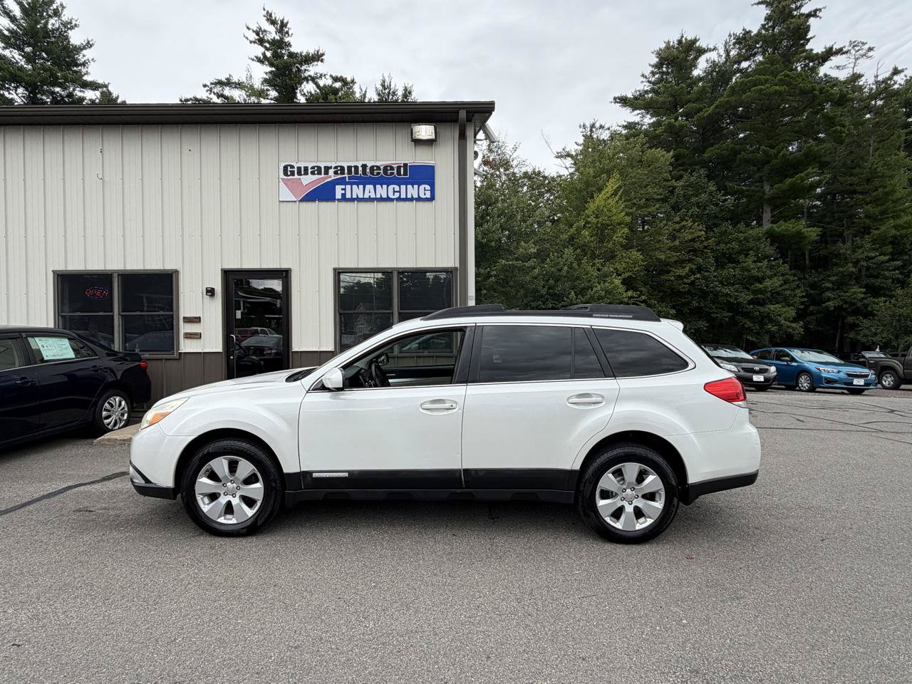 Used 2010 Subaru Outback 2.5i Premium AWD/4WD image 7