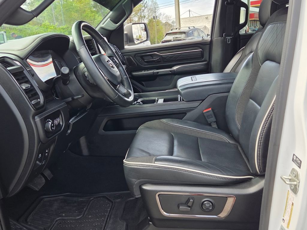 Used 2025 RAM 1500 Limited AWD/4WD image 3