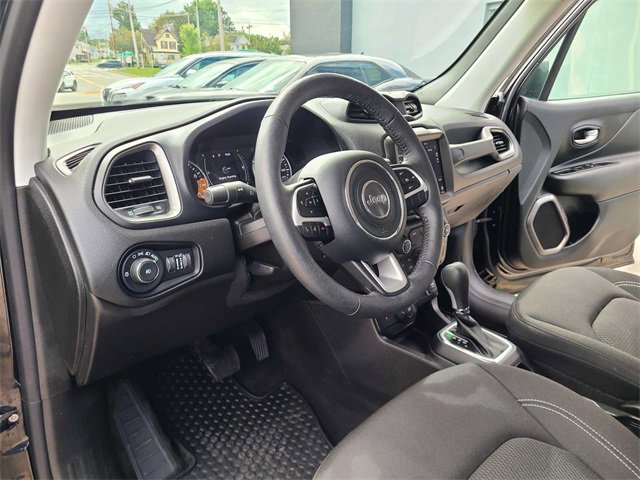 Used 2023 Jeep Renegade Latitude w/ Premium Group image 12