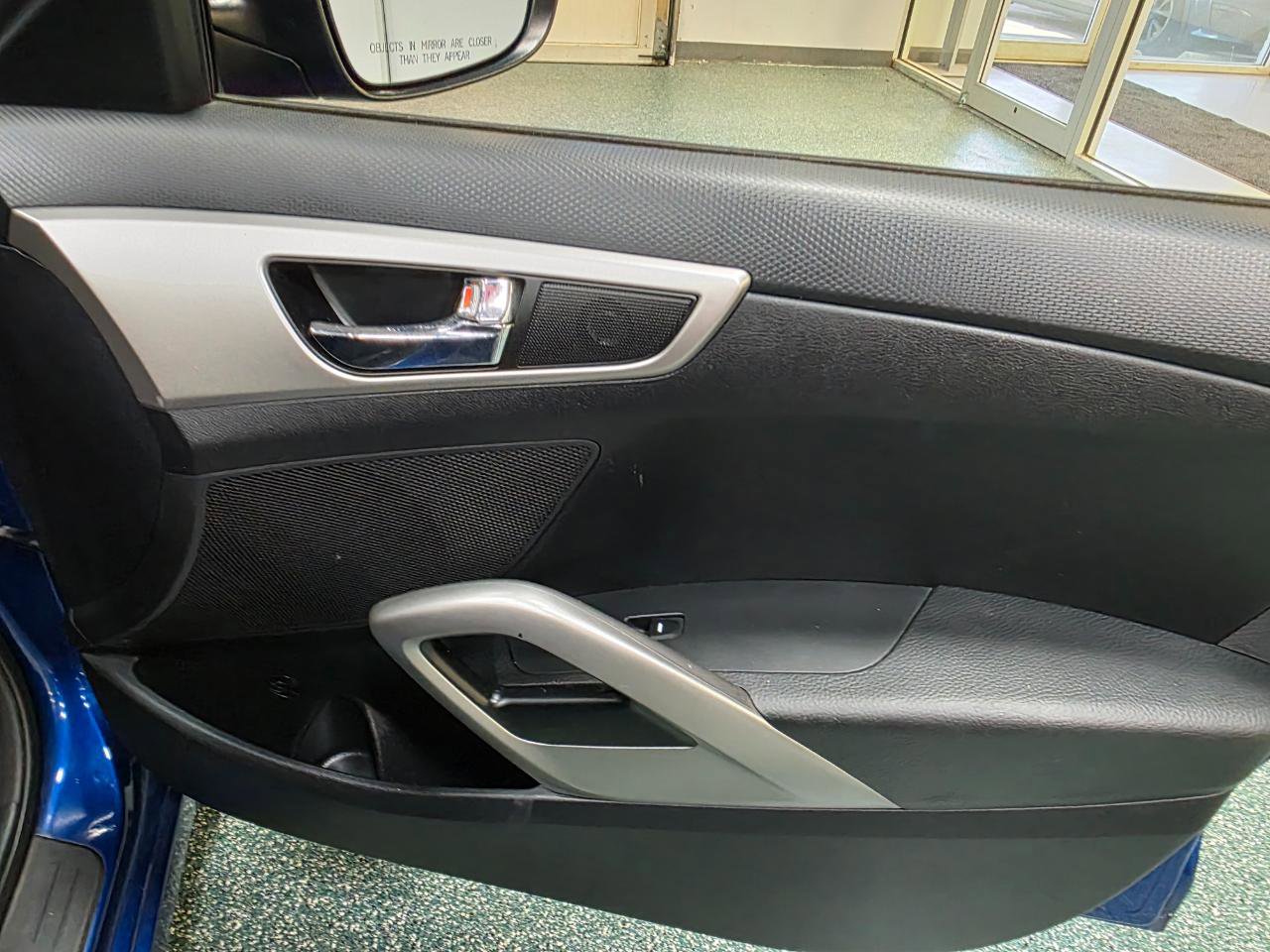 Used 2016 Hyundai Veloster FWD image 25