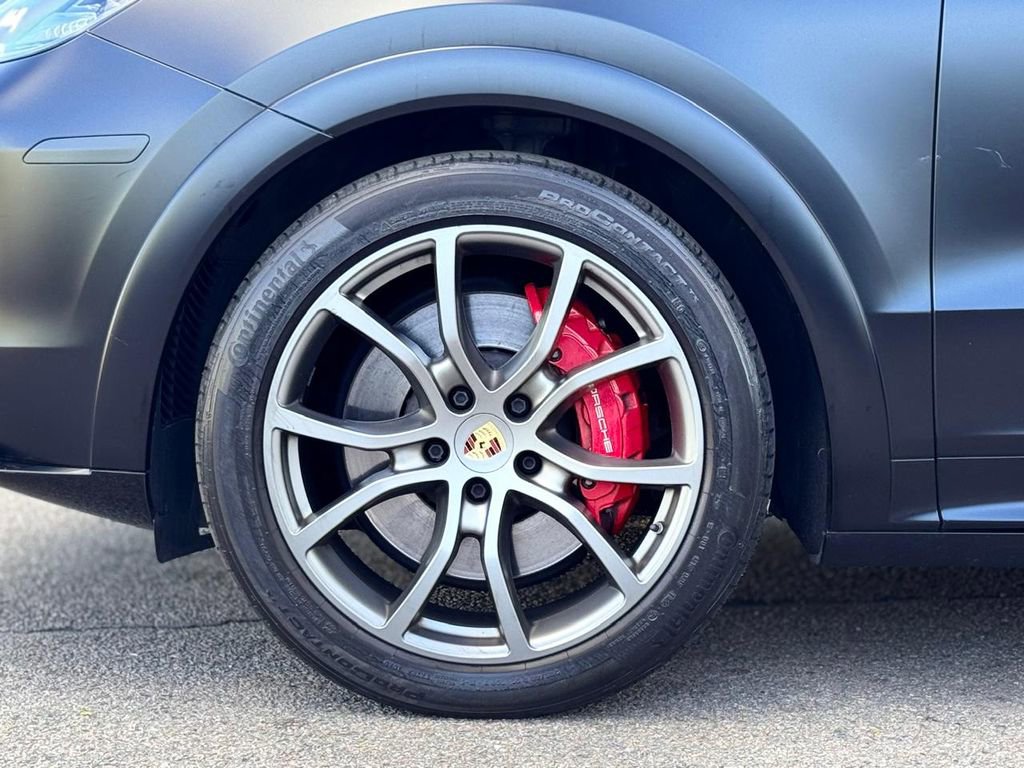 Used 2022 Porsche Cayenne GTS AWD/4WD image 12