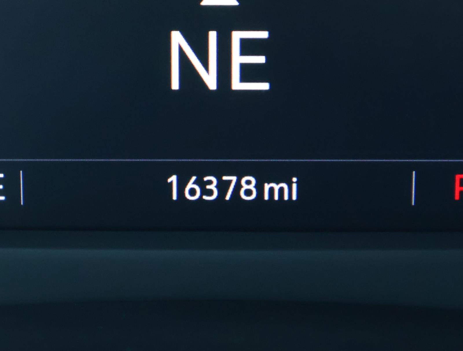 Used 2023 Cadillac XT4 Luxury w/ Cold Weather Package image 33