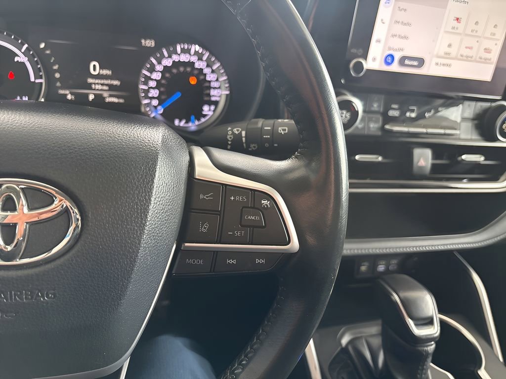 Used 2024 Toyota Highlander LE image 13