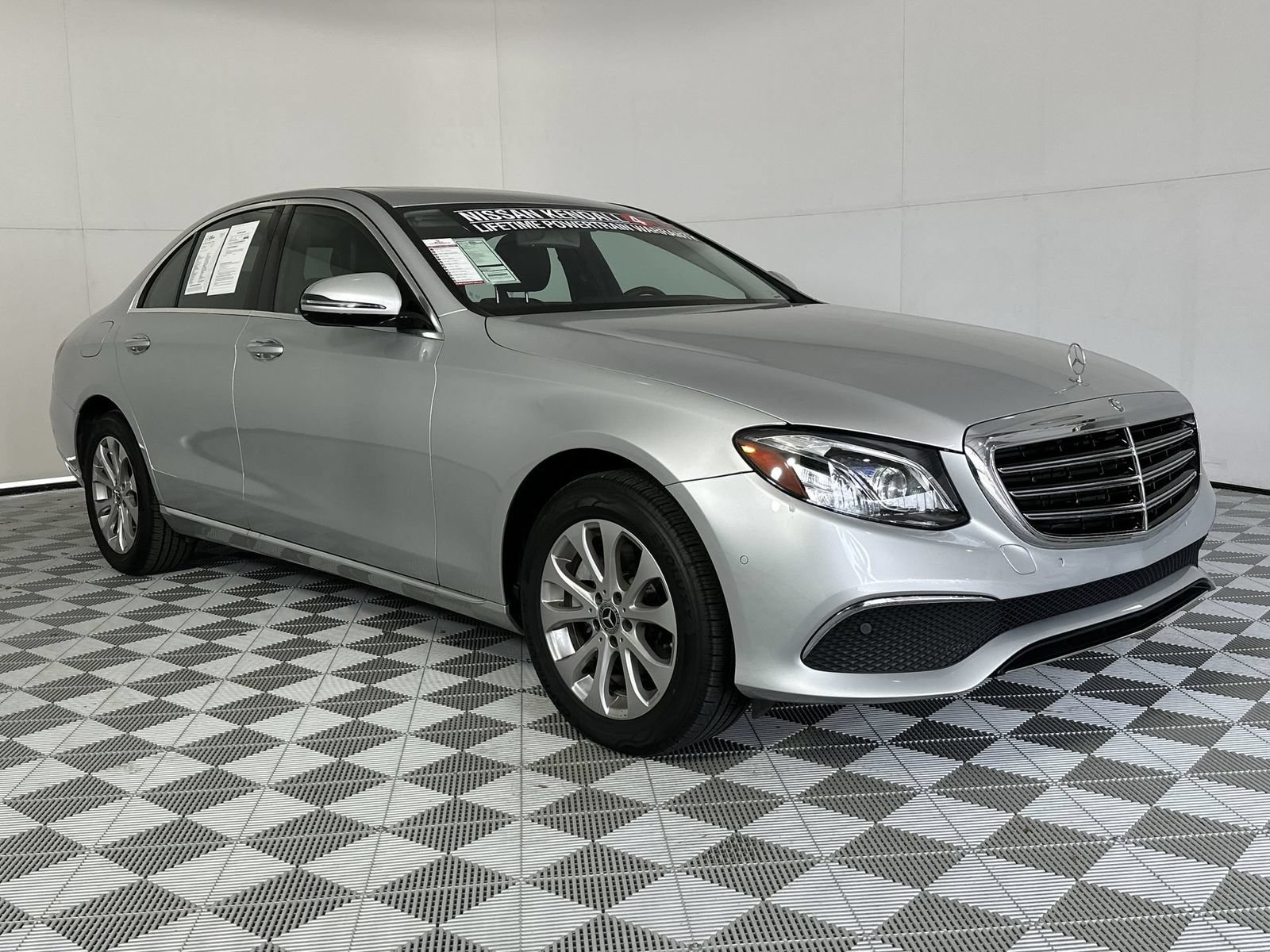 Used 2018 Mercedes-Benz E 300 4MATIC w/ Premium 2 Package (Q02) image 2