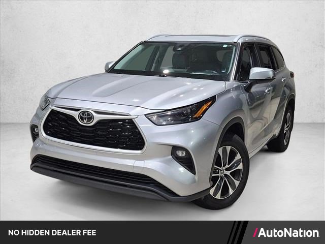 Used 2023 Toyota Highlander XLE FWD image 1