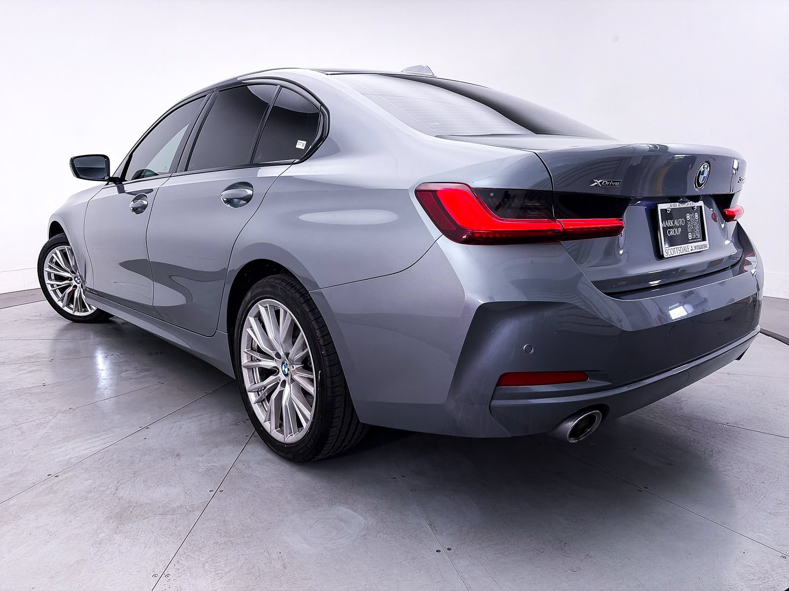 Used 2023 BMW 330i xDrive Sedan w/ Driving Assistance Package AWD/4WD image 3