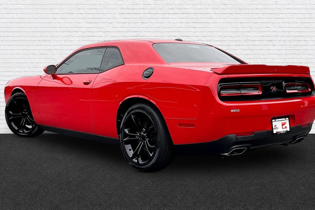 Used 2022 Dodge Challenger R/T RWD image 4